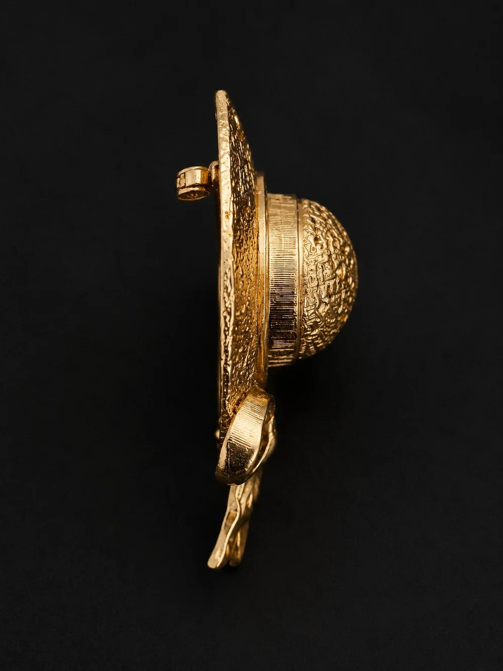 Vintage Gold Hat Brooch Textured With Articulated Ribbon / Bow Statement Pin - Picture 6 of 6